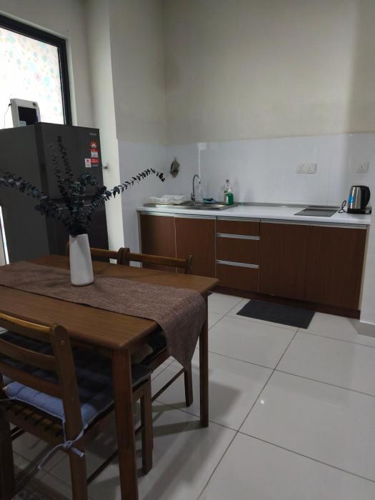 klia airport homestay