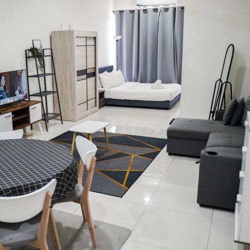 klia airport homestay