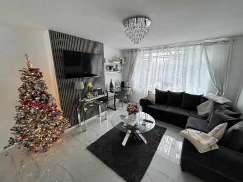 Modern 3-Bed Hideaway Near Westgate With Parking,,2 star