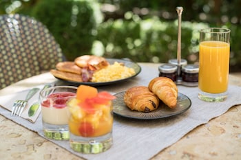 B Montmartre,Montmartre>>Batignolles,4 star