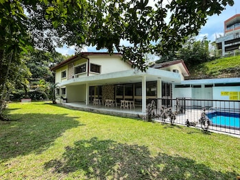 bukit tunku grande villa by ubook
