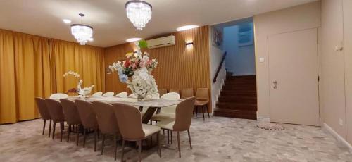 bukit tunku grande villa by ubook