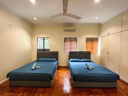 bukit tunku grande villa by ubook
