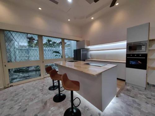 bukit tunku grande villa by ubook