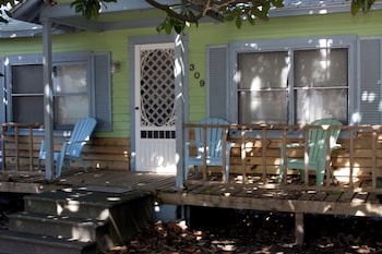 Beaufort Harbour Suites East Lodge,309 Cedar St,2 star