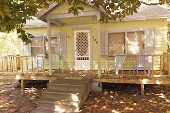 Beaufort Harbour Suites East Lodge,309 Cedar St,2 star