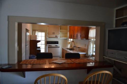 Beaufort Harbour Suites East Lodge,309 Cedar St,2 star
