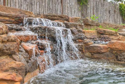 west end lodge resort style pool