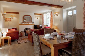 Jasmine Cottage-2Bd In Heart Of Bourton,,3 star