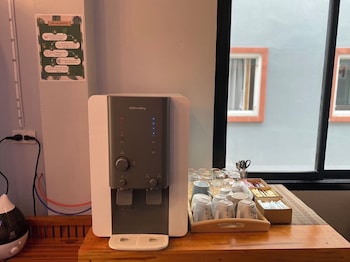 Boom Hostel Khao Sok,,2 star