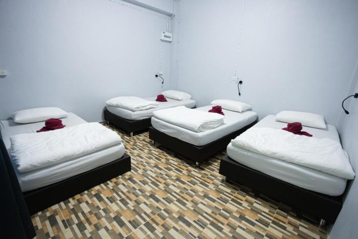 boom hostel khao sok