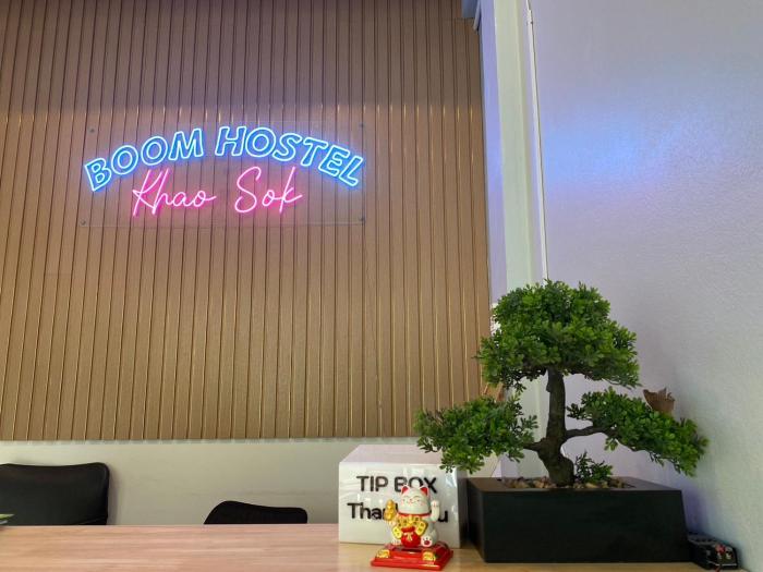 boom hostel khao sok