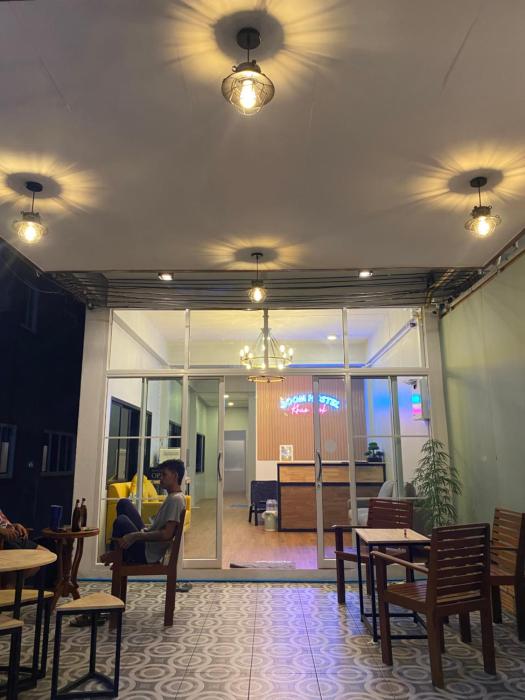 boom hostel khao sok