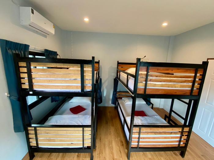 boom hostel khao sok