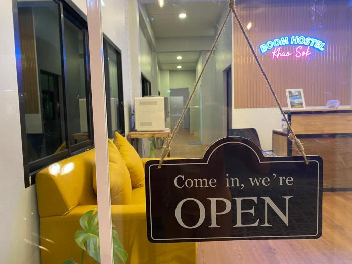 boom hostel khao sok