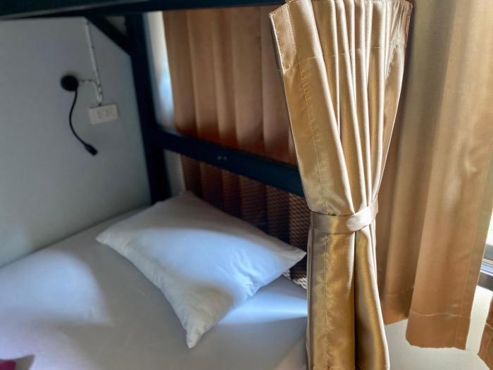 boom hostel khao sok