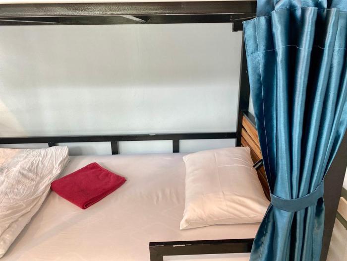 boom hostel khao sok