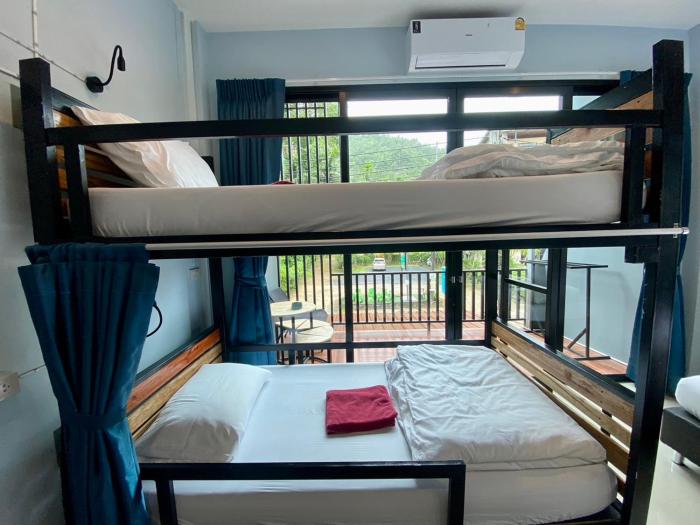 boom hostel khao sok