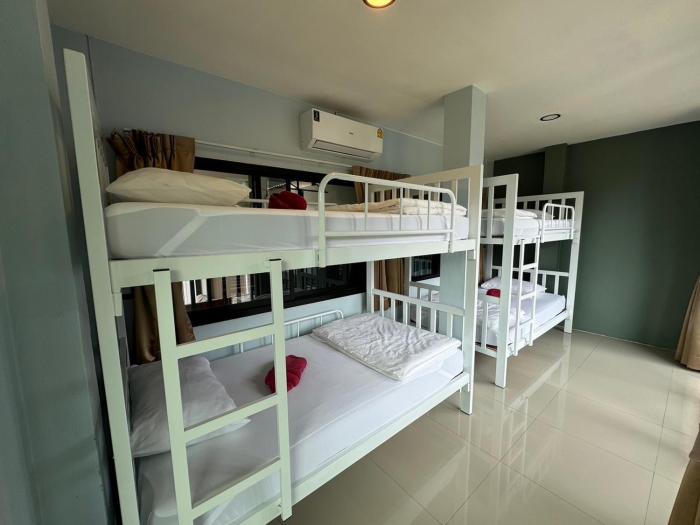 boom hostel khao sok