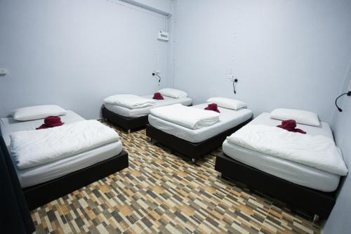 boom hostel khao sok