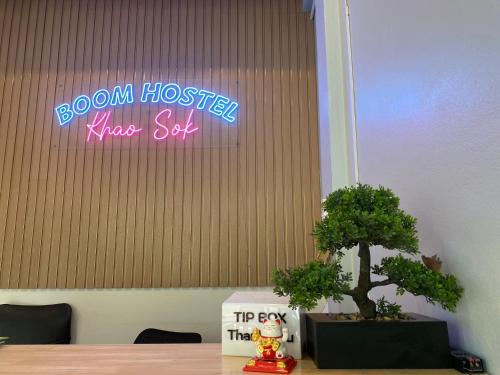 boom hostel khao sok