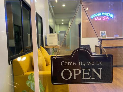boom hostel khao sok