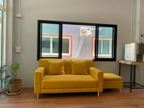 boom hostel khao sok