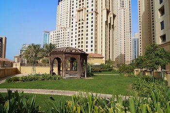 happy season i amwaj apartment