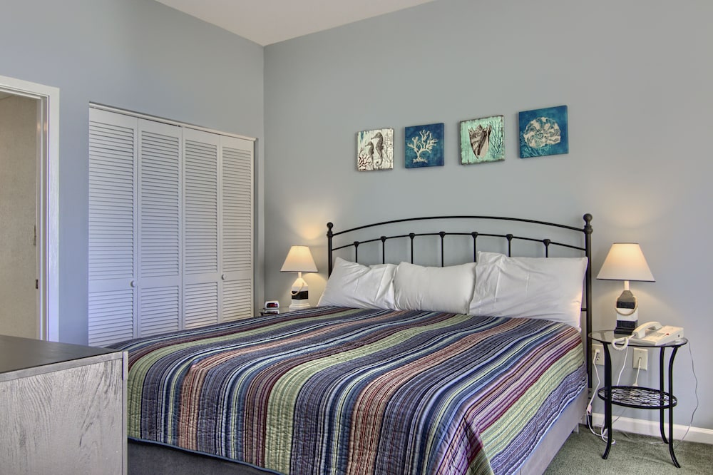 litchfield beach and golf resort