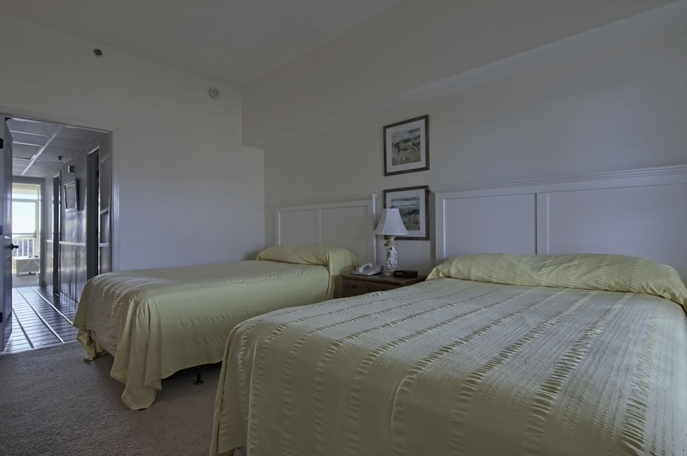 litchfield beach and golf resort