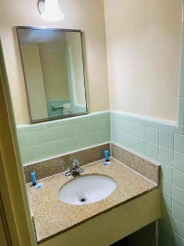 Regent Motel,,2 star