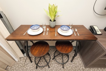 Palms At Waikiki By Tropical Escapes,1850 Ala Moana Blvd,3 star