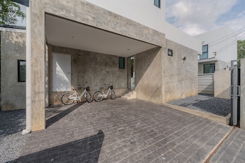 gina poolvilla89 pattaya bangsaray beach