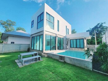 gina poolvilla89 pattaya bangsaray beach