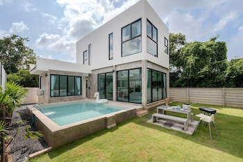 gina poolvilla89 pattaya bangsaray beach