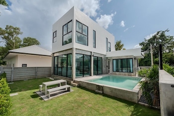 gina poolvilla89 pattaya bangsaray beach