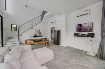 gina poolvilla89 pattaya bangsaray beach