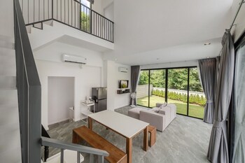 gina poolvilla89 pattaya bangsaray beach