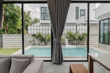 gina poolvilla89 pattaya bangsaray beach