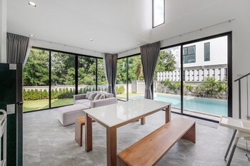 gina poolvilla89 pattaya bangsaray beach