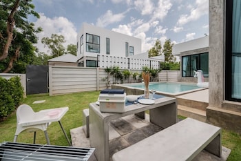 gina poolvilla89 pattaya bangsaray beach