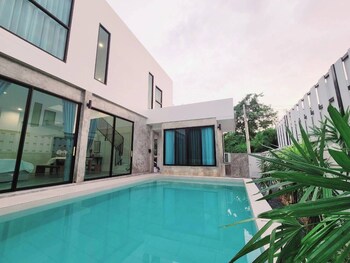 gina poolvilla89 pattaya bangsaray beach