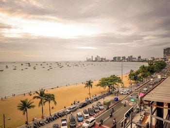 cloudotel walking street pattaya