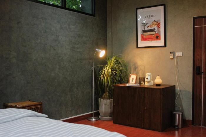 the melatonin hostel