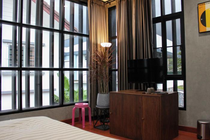the melatonin hostel