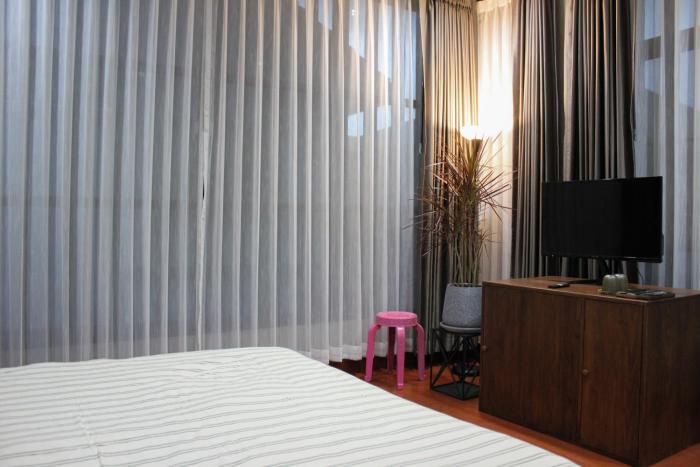 the melatonin hostel