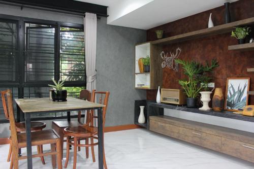 the melatonin hostel
