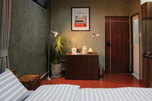 the melatonin hostel