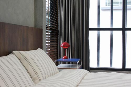 the melatonin hostel