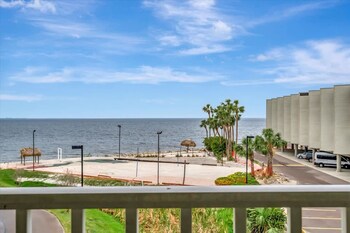 Pearl Suite A Balcony Bayview Suite Htd Pool,2506 N Rocky Point Dr #344 Tampa Fl 33607 Usa,2 star